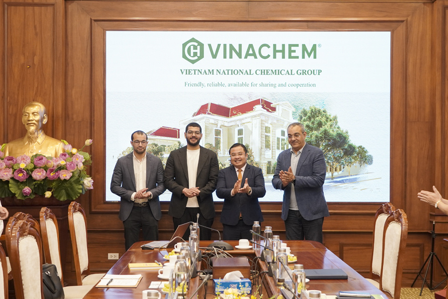 tập đoàn hóa chất làm việc 5