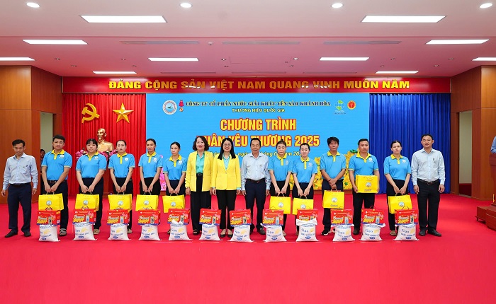 Trao tặng quà tết cho NLĐ khó khăn tại Sanvinest nhân dịp Tết cổ truyền