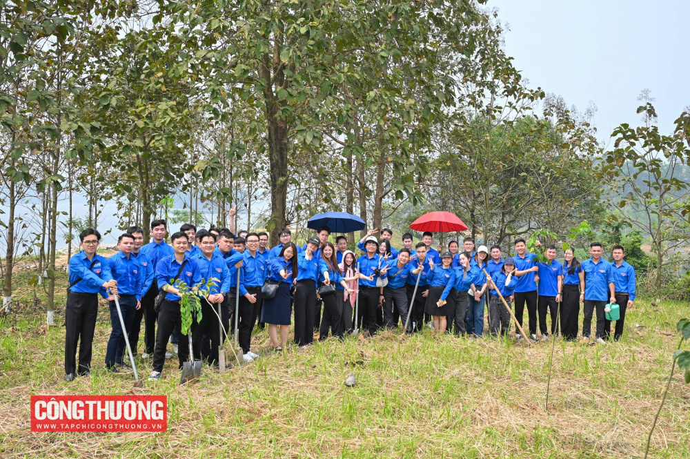 Đoàn Thanh niên Bộ Công Thương, Đoàn Thanh niên Công ty TNHH MTV Vận hành hệ thống điện và yhị trường điện Quốc gia (NSMO) đã phối hợp cùng Đoàn Thanh niên Công ty Cổ phần Thủy điện Thác Bà tổ chức chuỗi hoạt động ý nghĩa tại tỉnh Lào Cai.