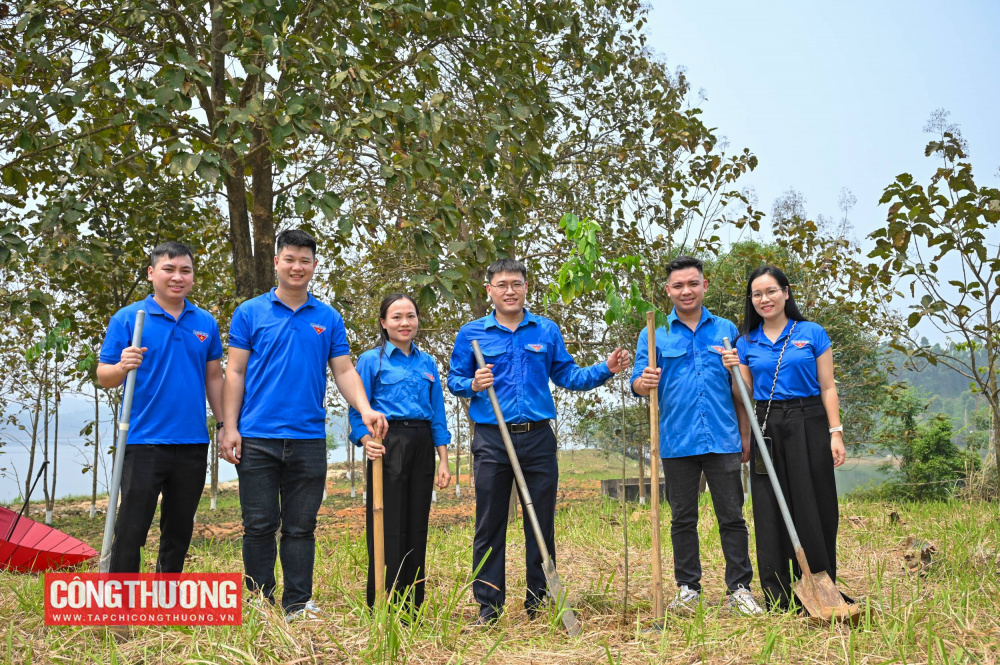 Thanh niên ngành Công Thương lan tỏa tinh thần xung kích qua chuỗi hoạt động tình nguyện tại Lào Cai