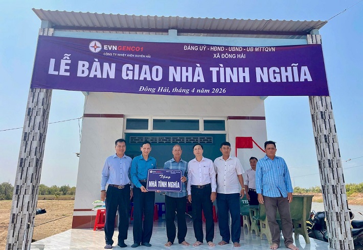 Duyên Hải Trao nhà tình nghĩa