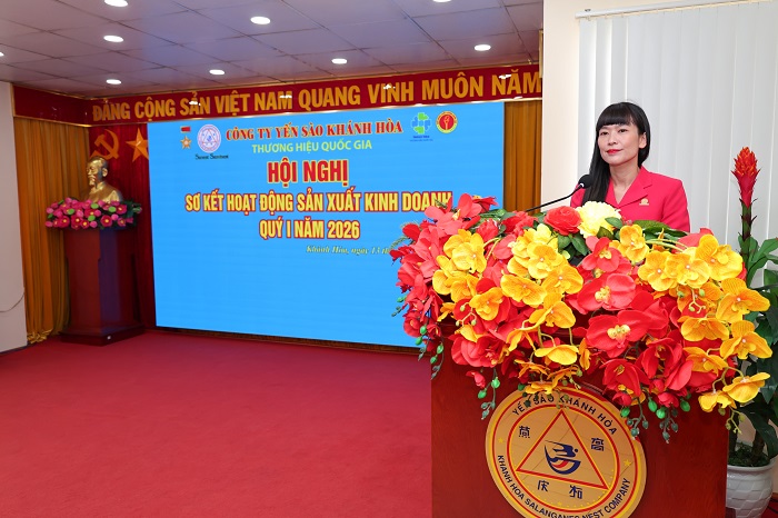 Đồng chí Trịnh Thị Hồng Vân - Chủ tịch HĐTV Công ty Yến sào Khánh Hòa phát biểu chỉ đạo tại hội nghị