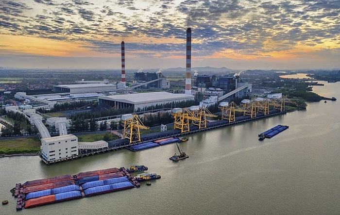 Bến cảng nhập than củ Nhà máy