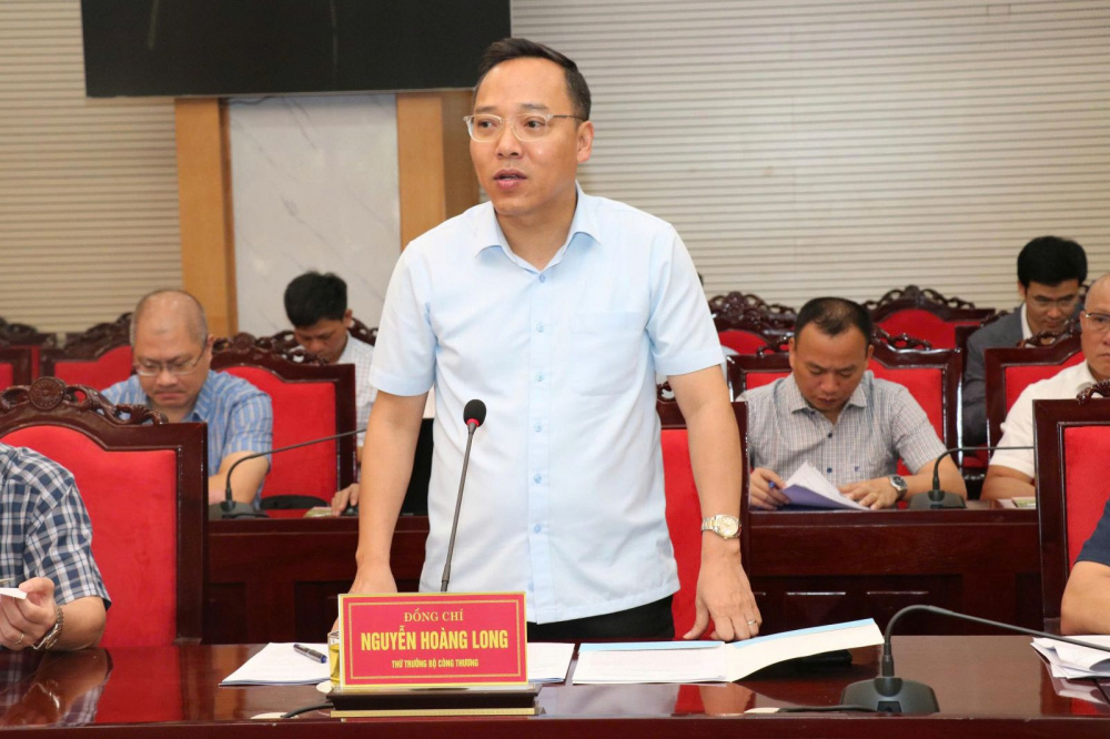 Thứ trưởng Nguyễn Hoàng Long