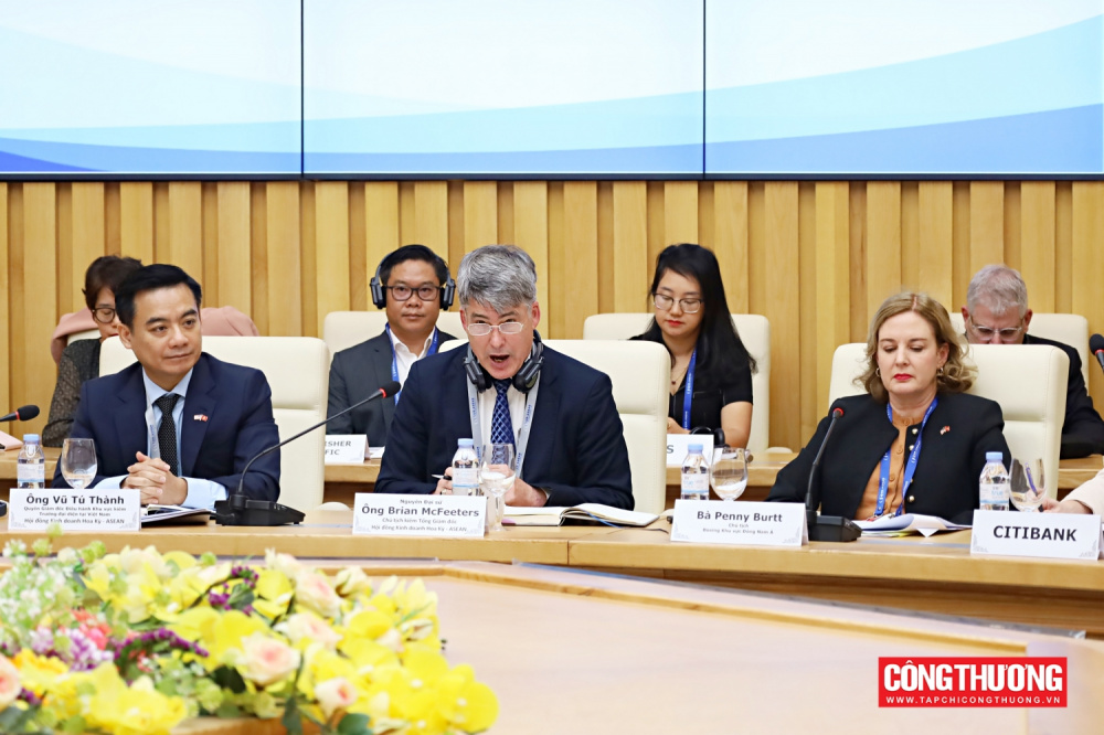 Thứ trưởng Nguyễn Sinh Nhật Tân tiếp Đoàn doanh nghiệp Hội đồng Kinh doanh Hoa Kỳ - ASEAN (USABC)