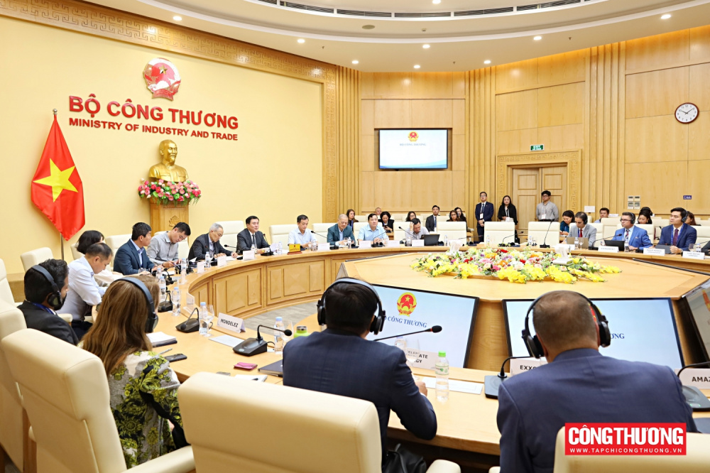 Thứ trưởng Nguyễn Sinh Nhật Tân tiếp Đoàn doanh nghiệp Hội đồng Kinh doanh Hoa Kỳ - ASEAN (USABC)