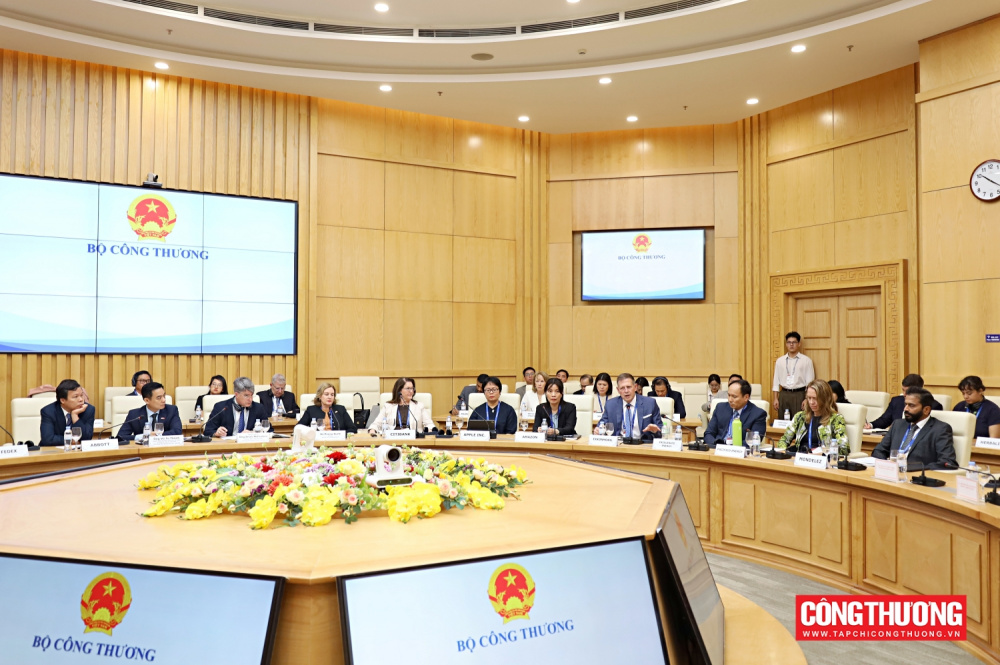 Thứ trưởng Nguyễn Sinh Nhật Tân tiếp Đoàn doanh nghiệp Hội đồng Kinh doanh Hoa Kỳ - ASEAN (USABC)