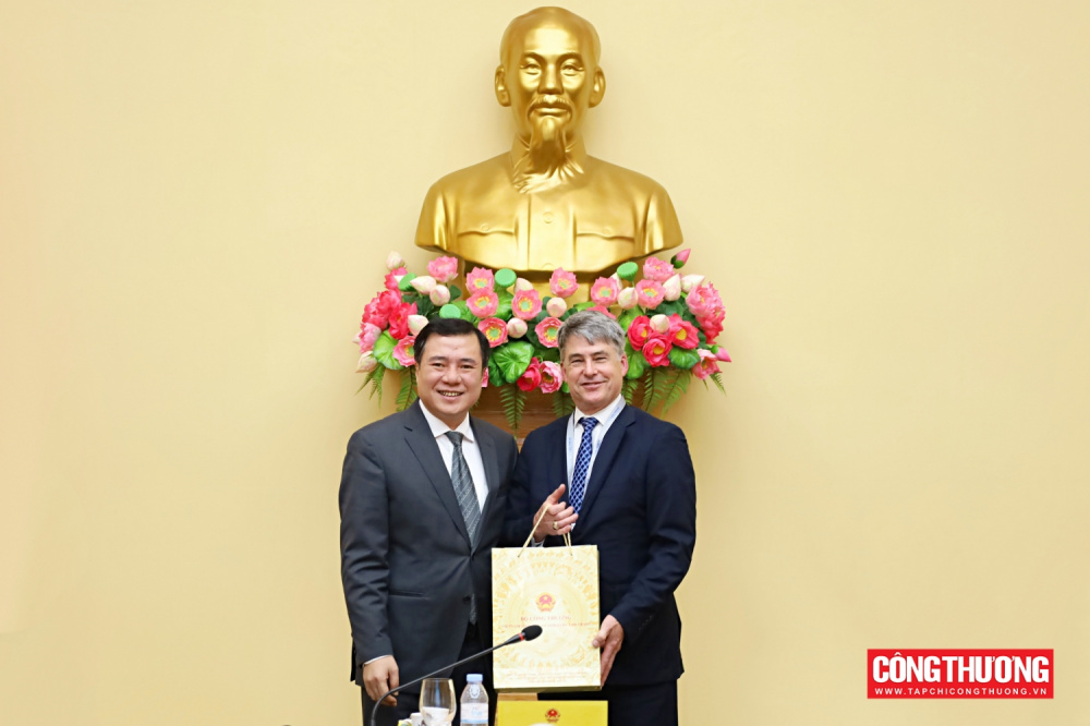 Thứ trưởng Nguyễn Sinh Nhật Tân tiếp Đoàn doanh nghiệp Hội đồng Kinh doanh Hoa Kỳ - ASEAN (USABC)