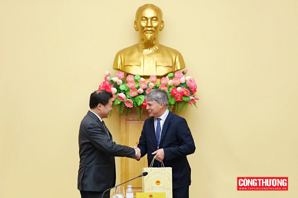 Thứ trưởng Nguyễn Sinh Nhật Tân tiếp Đoàn doanh nghiệp Hội đồng Kinh doanh Hoa Kỳ - ASEAN (USABC)