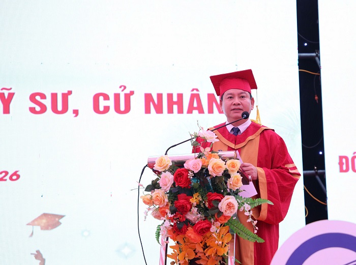 PGS.TS Đinh Văn Châu - Hiệu trưởng Trường Đại học Điện lực phát biểu.