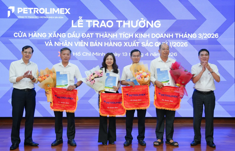 trao thưởng 1