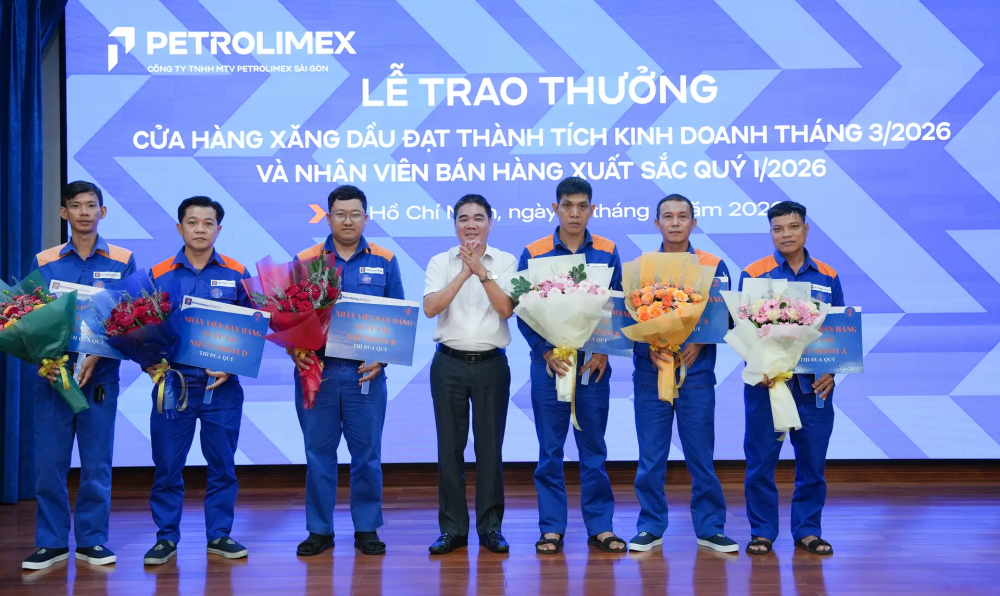 trao thưởng 6