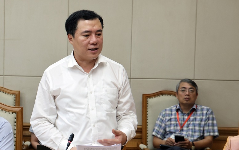 Thứ trưởng Nguyễn Sinh Nhật Tân báo cáo việc thực hiện cắt giảm, đơn giản hóa điều kiện kinh doanh