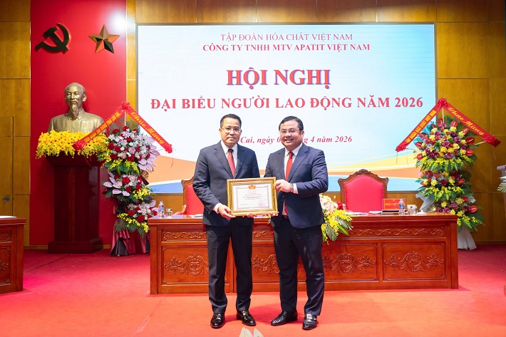 apatit khen thưởng 1