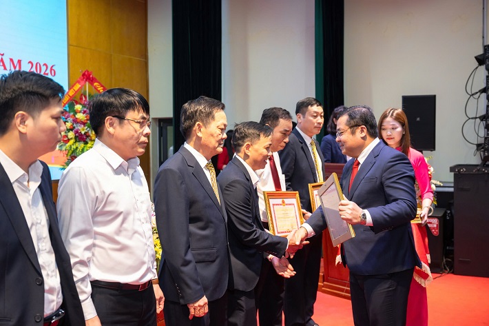 apatit khen thưởng 2