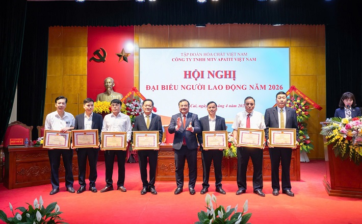 apatit khen thưởng 3