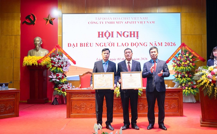 apatit khen thưởng 4