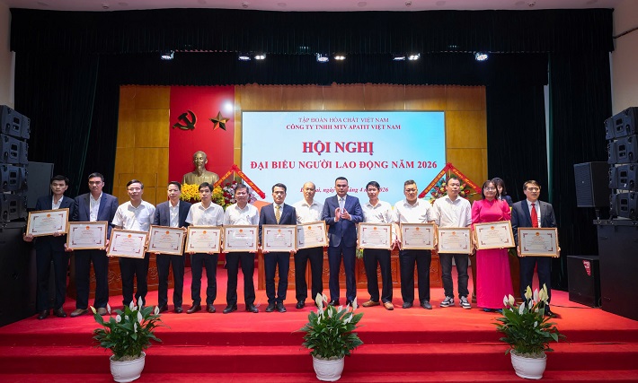 apatit khen thưởng 6