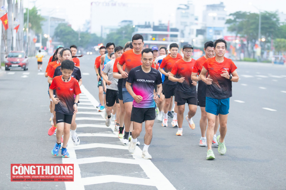 Các thành viên Câu lạc bộ Hải Châu Runners tham gia Giải chạy trực tuyến