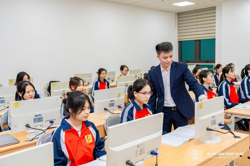 Đẩy mạnh đào tạo nguồn nhân lực chất lượng cao trong các lĩnh vực, ngành, nghề trọng điểm, chiến lược, đáp ứng yêu cầu thị trường lao động gắn với yêu cầu chuyển đổi cơ cấu kinh tế và hội nhập trong bối cảnh mới