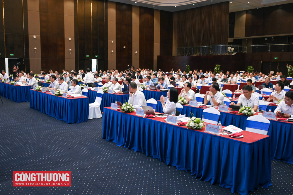 Đại diện lãnh đạo Công ty Vận hành hệ thống điện và thị trường điện Quốc gia (NSMO) tham dự Hội nghị