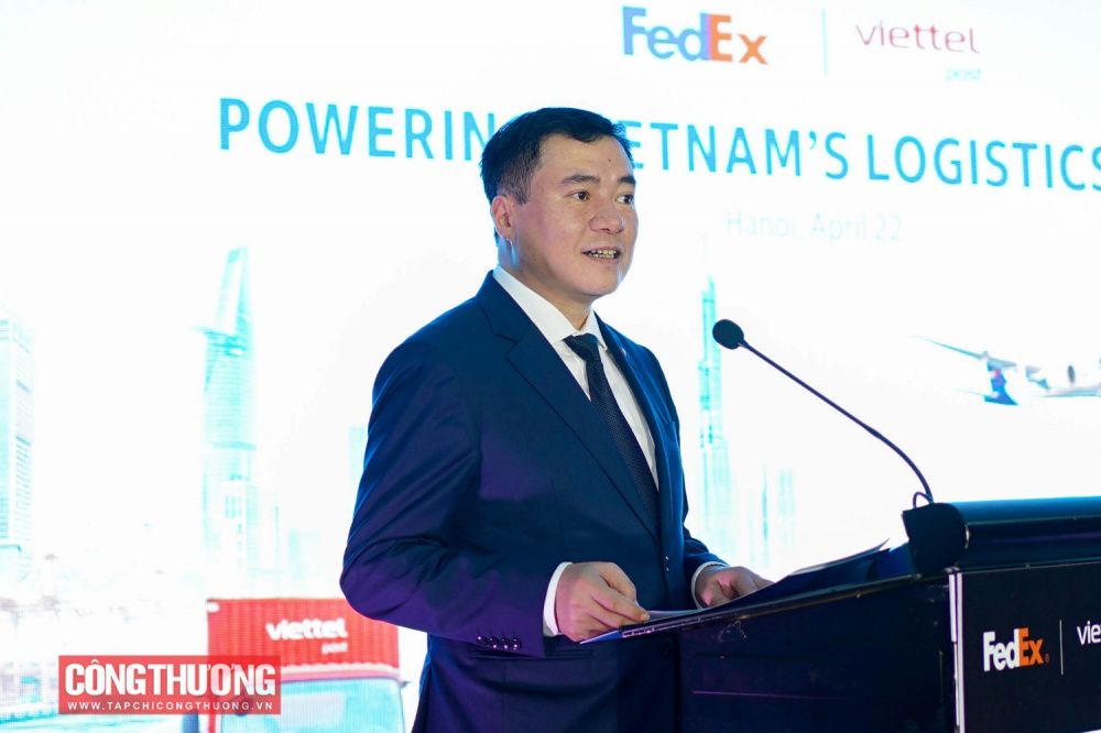 Thứ trưởng Nguyễn Sinh Nhật Tân