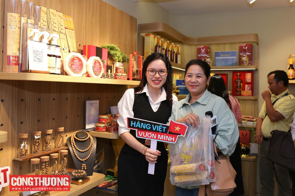 Khai mạc chương trình "Sức sống hàng Việt" số 5 với chủ đề Tuần lễ sản phẩm Hà Tĩnh tại Thủ đô