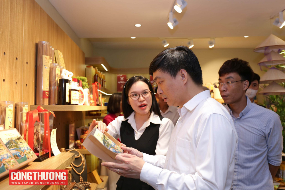 Khai mạc chương trình "Sức sống hàng Việt" số 5 với chủ đề Tuần lễ sản phẩm Hà Tĩnh tại Thủ đô