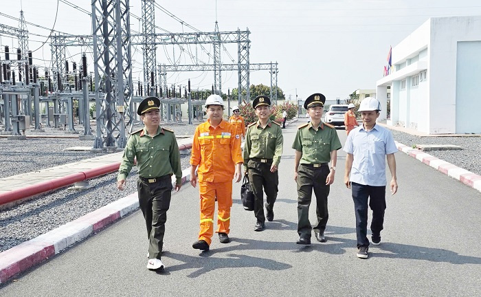 Truyền tải điện Khánh Hòa Phối hợp với Phòng An ninh kinh tế kiểm tra an ninh tại trạm biến áp 220kV Cam Ranh