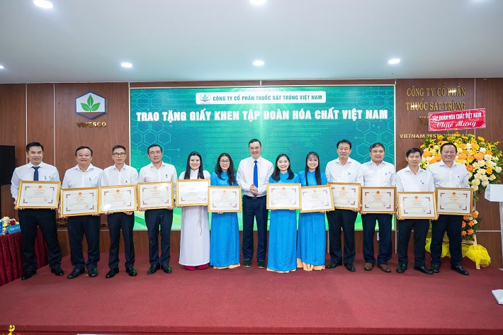 vipesco khen thưởng 4