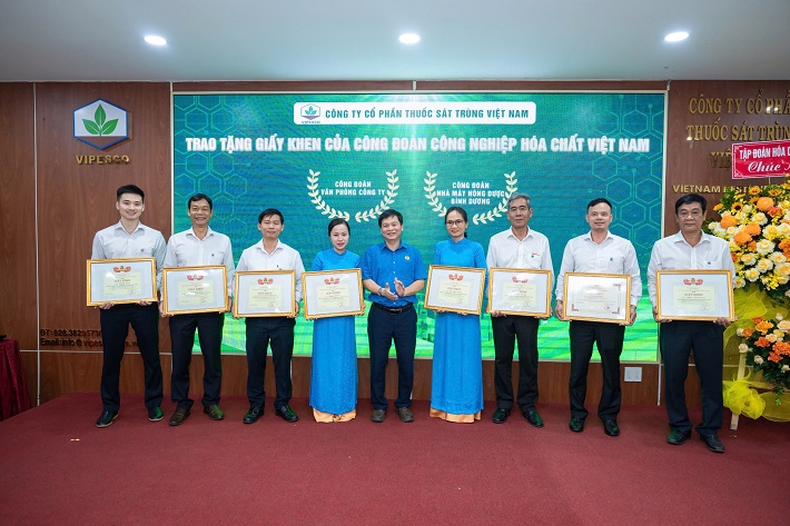 vipesco khen thưởng 8