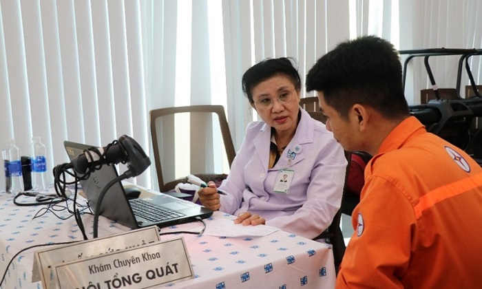 Tư vấn sức khỏe cho cán bộ, công nhân viên