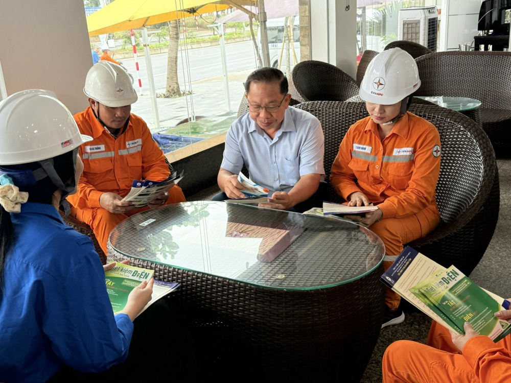 EVNNPC: tăng cường chỉ đạo, triển khai đồng bộ giải pháp đảm bảo điện mùa nắng nóng năm 2026