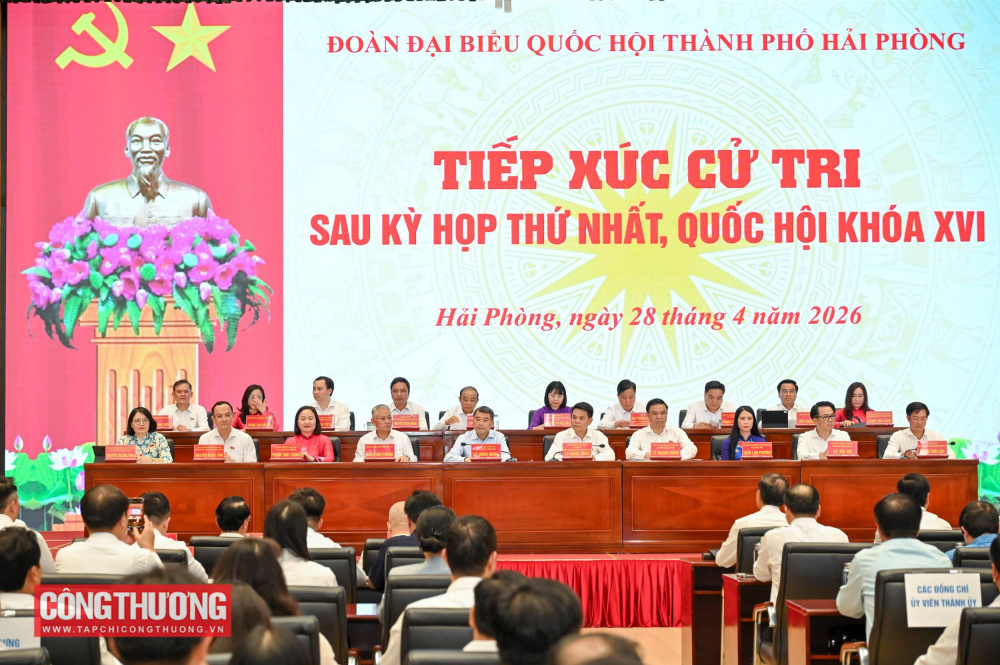 Thủ tướng Chính phủ Lê Minh Hưng cùng các đại biểu Quốc hội thành phố Hải Phòng tham dự Hội nghị tiếp xúc cử tri sau Kỳ họp thứ Nhất Quốc hội khóa XVI