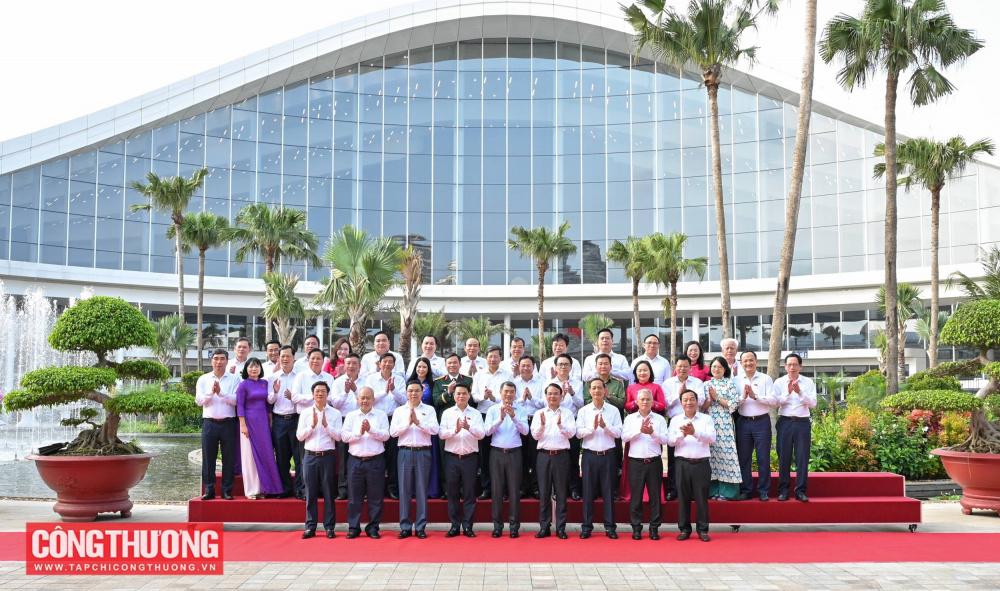 Thủ tướng và các đại biểu dự Hội nghị