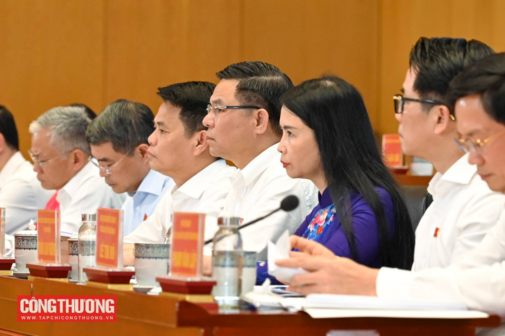 Cấp có thẩm quyền và Chính phủ đã ban hành các chính sách phù hợp, các biện pháp rất khẩn trương, quyết đoán trong thời gian rất ngắn, sử dụng hiệu quả các công cụ điều hành, bảo đảm an ninh năng lượng (điện, xăng dầu); điều hành, điều tiết, ổn định thị trường...