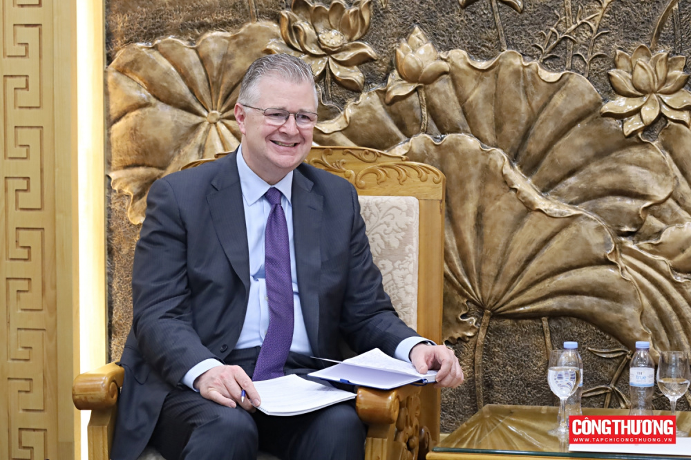 Ông Britenbrink trao đổi về tiềm năng tăng trưởng đầu tư của doanh nghiệp Hoa Kỳ tại Việt Nam