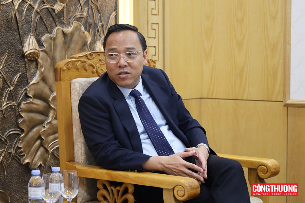 Thứ trưởng Nguyễn Hoàng Long