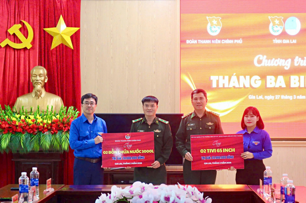 Thông qua sự kết nối của Đoàn Thanh niên Chính phủ và sự chung tay của tuổi trẻ ngành Công Thương, chương trình đã huy động nguồn lực hỗ trợ thanh thiếu nhi, bà con và cán bộ, chiến sĩ tại vùng biên giới tỉnh Gia Lai - Ảnh: Đoàn Thanh niên Bộ Công Thương