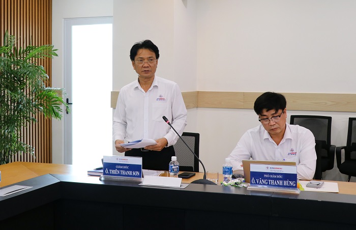 Ông Thiên Thanh Sơn - Giám đốc Công ty Nhiệt điện Vĩnh Tân báo cáo tại buổi làm việc