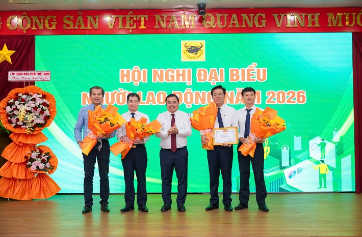 bình điền khen thưởng 1