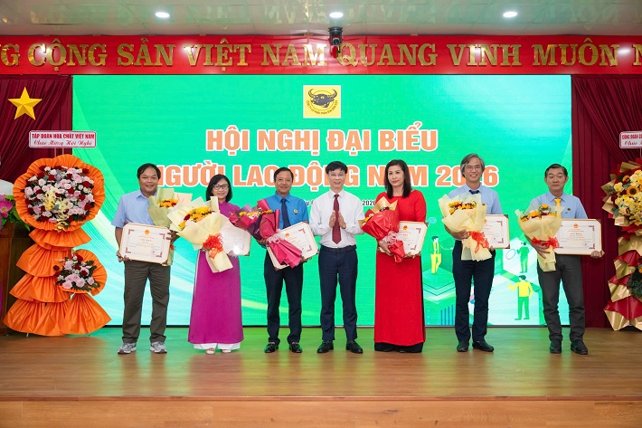 bình điền khen thưởng 2