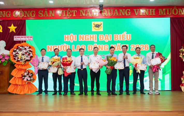 bình điền khen thưởng 8