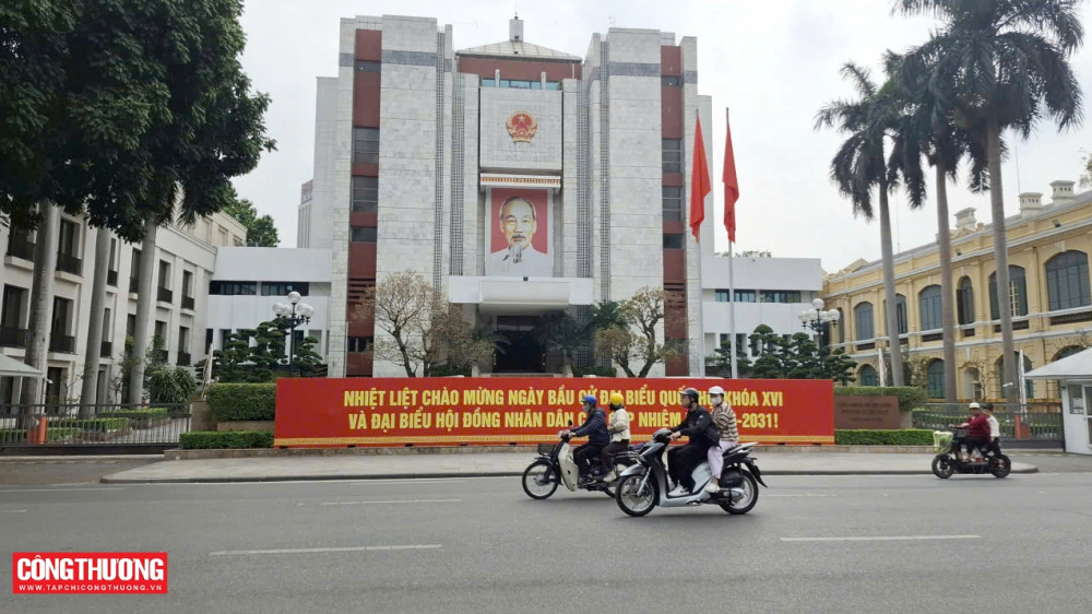 phê chuẩn chủ tịch Ủy ban nhân dân Hà Nội