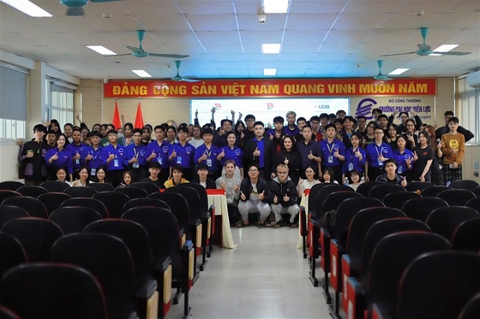 Toàn cảnh chương trình tại Trường Đại học Điện lực