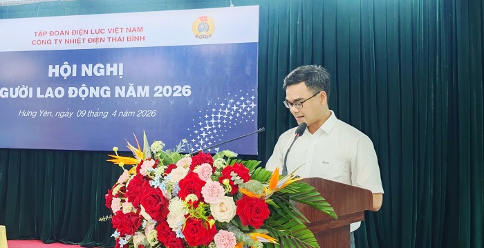 Đ/c Nguyễn Văn Đồng - Chủ tịch Công đoàn, Phó Quản đốc Phân xưởng Sửa chữa tham luận tại Hội nghị