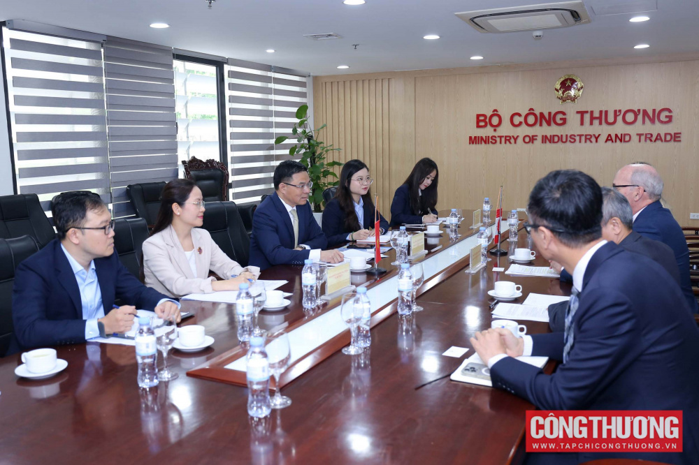 Ngày 11/5/2026, tại trụ sở Bộ Công Thương, Bộ trưởng Bộ Công Thương Lê Mạnh Hùng có buổi tiếp xã giao Đại sứ Canada tại Việt Nam Jim Nickel.