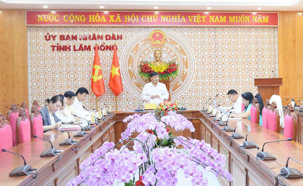 chủ trì cuộc họp đánh giá kết quả thực hiện mục tiêu tăng trưởng “2 con số” 4 tháng đầu năm 2026 và triển khai nhiệm vụ thời gian tới