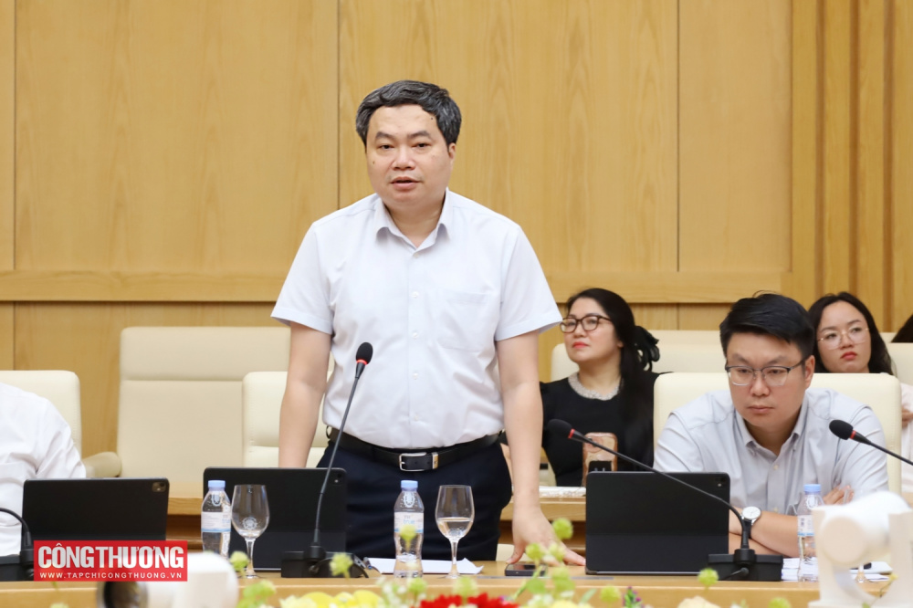 Bộ trưởng Lê Mạnh Hùng làm việc với Cục Đổi mới sáng tạo, Chuyển đổi xanh và Khuyến công