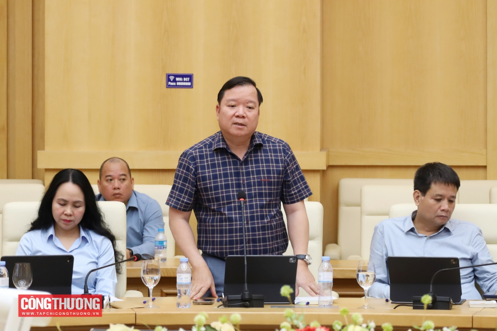 Bộ trưởng Lê Mạnh Hùng làm việc với Cục Đổi mới sáng tạo, Chuyển đổi xanh và Khuyến công